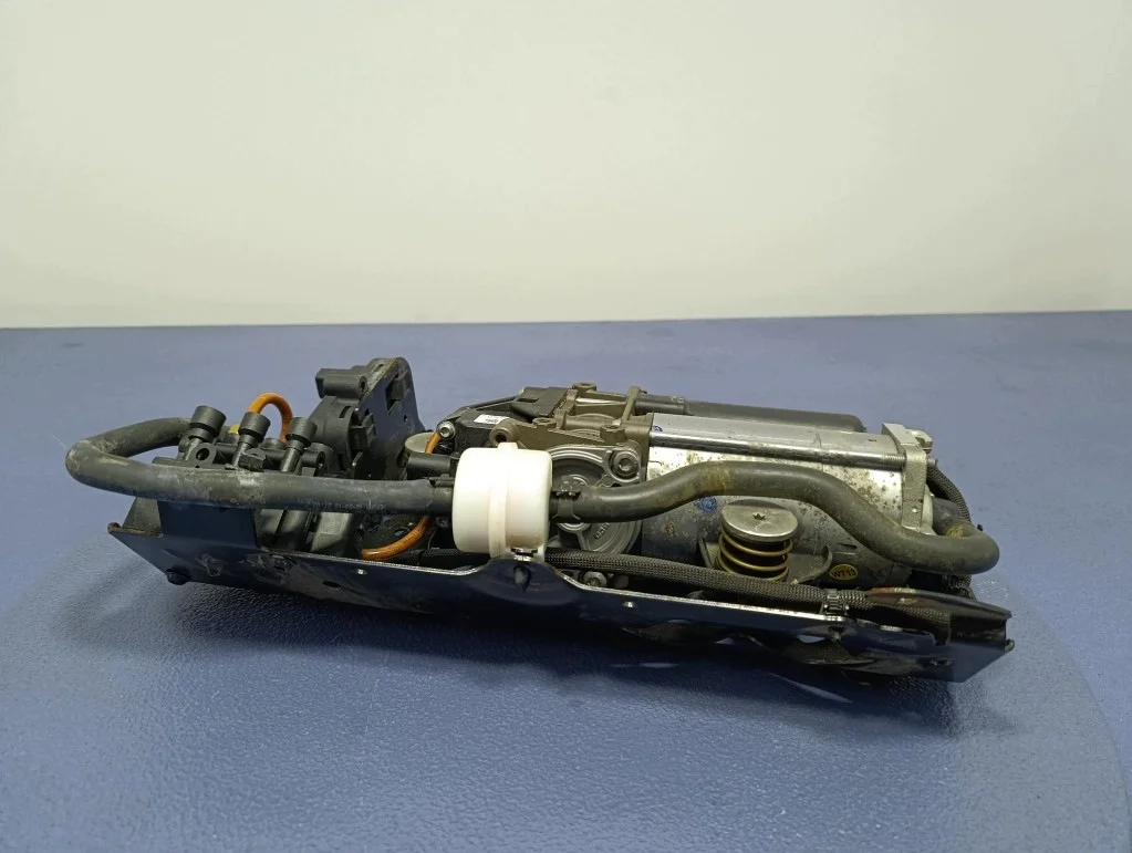 Audi A8 D5 4N 17- Compressor Suspensão image 5