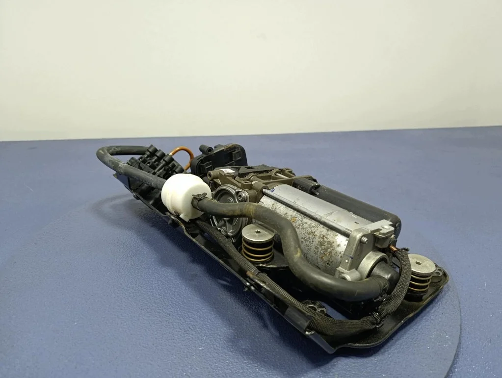 Audi A8 D5 4N 17- Compressor Suspensão image 6