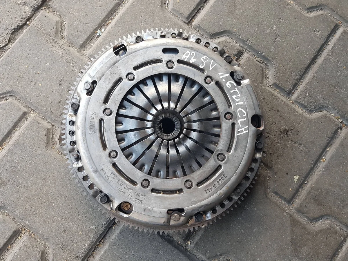 Volant moteur Audi A3 8V 1.6 TDI CLH