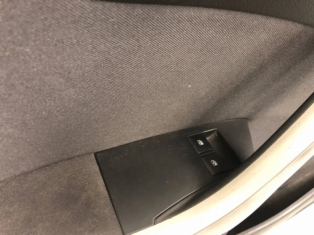 Panel puerta delantera izquierda Opel Astra J image 4