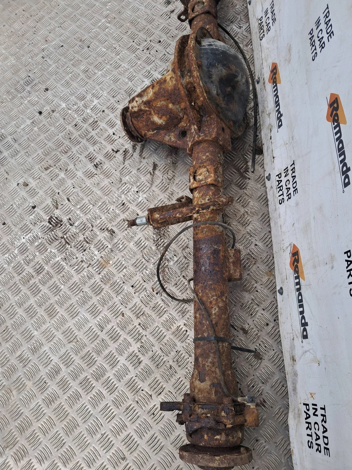 Iveco OE 7185701 Couvercle pont arrière image 4