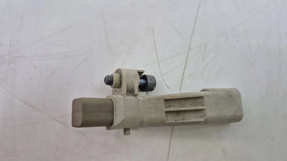 AUDI A1 II 82A 1.0 TFSI Kampikammion asentotunnistin