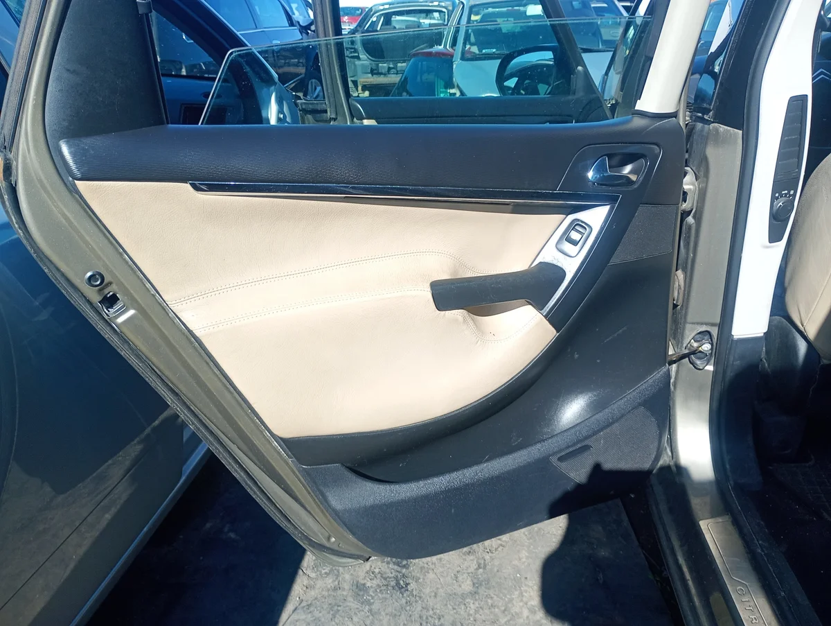 Citroen C4 Picasso vänster bakdörrspanel image 3