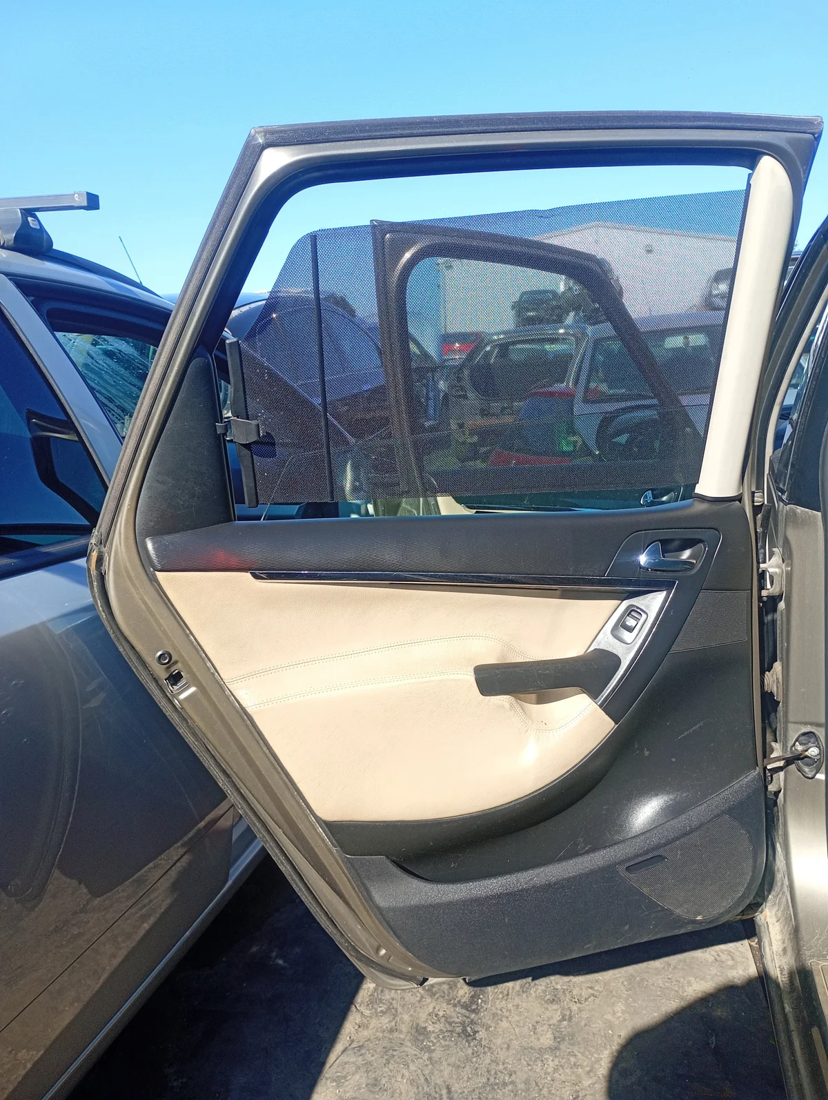 Citroen C4 Picasso vänster bakdörrspanel image 4