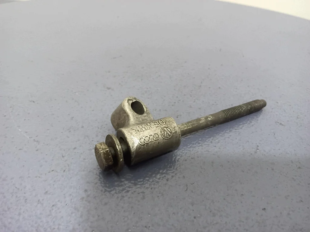 VW Passat B5 1.9 TDI 90KM Support Pompe Injection image 3