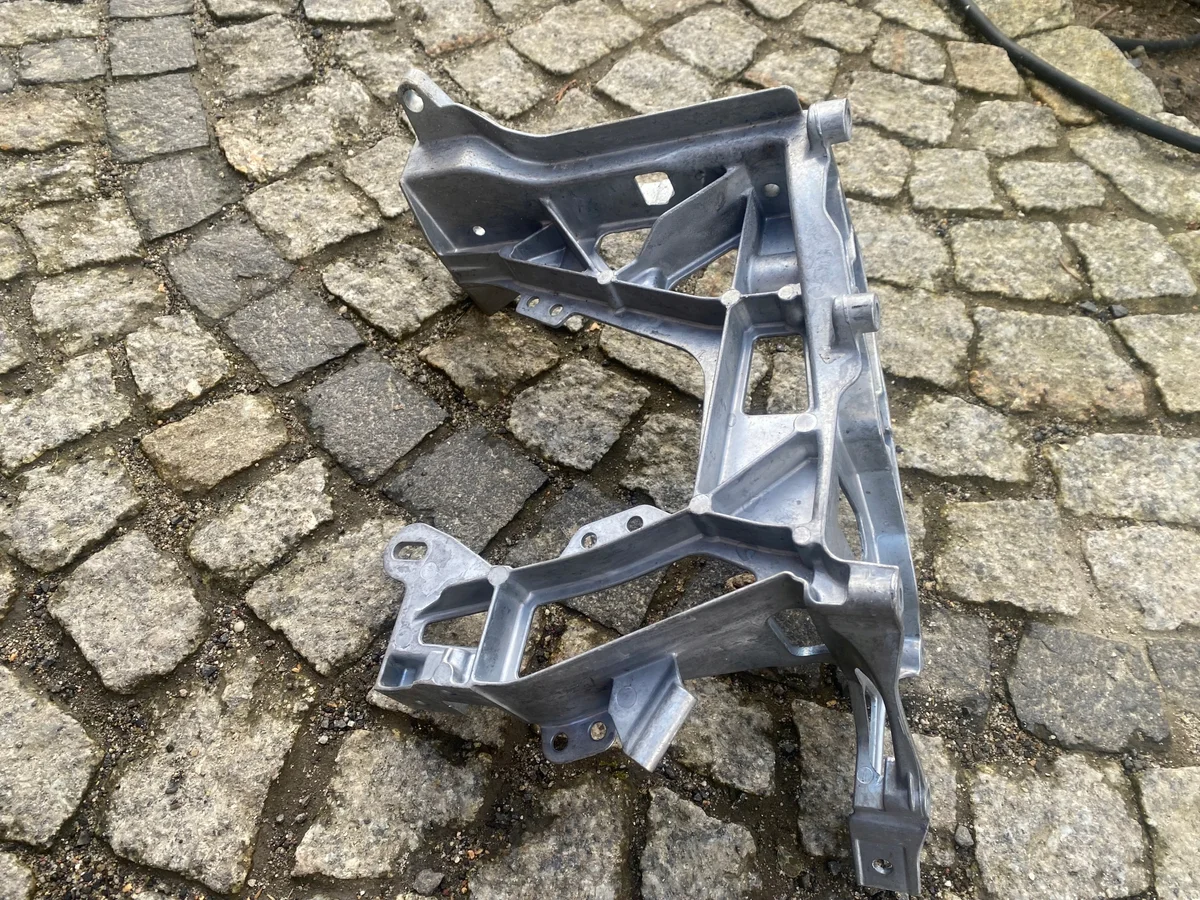 MERCEDES 205 Support Phare Droit Avant image 3