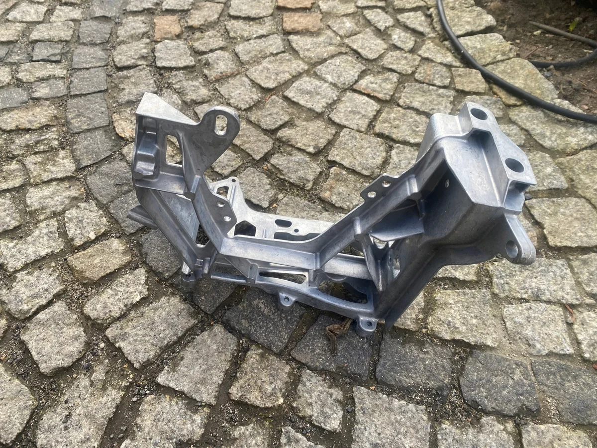 MERCEDES 205 Support Phare Droit Avant image 7