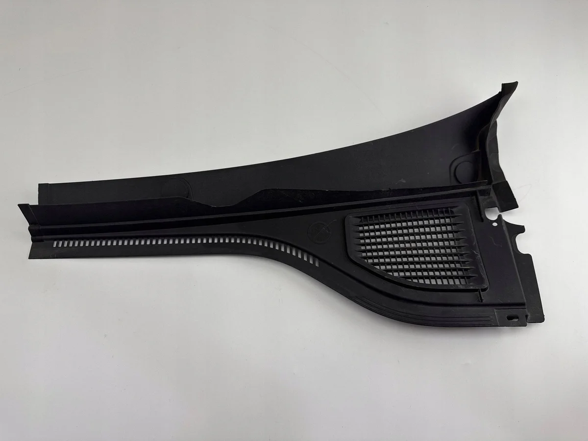 Déflecteur d'eau VW Golf VIII gauche OEM 5H0819403A