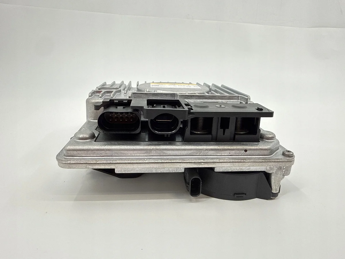 Audi A3 8Y 2023 jännitemuunnin 5WA959663A