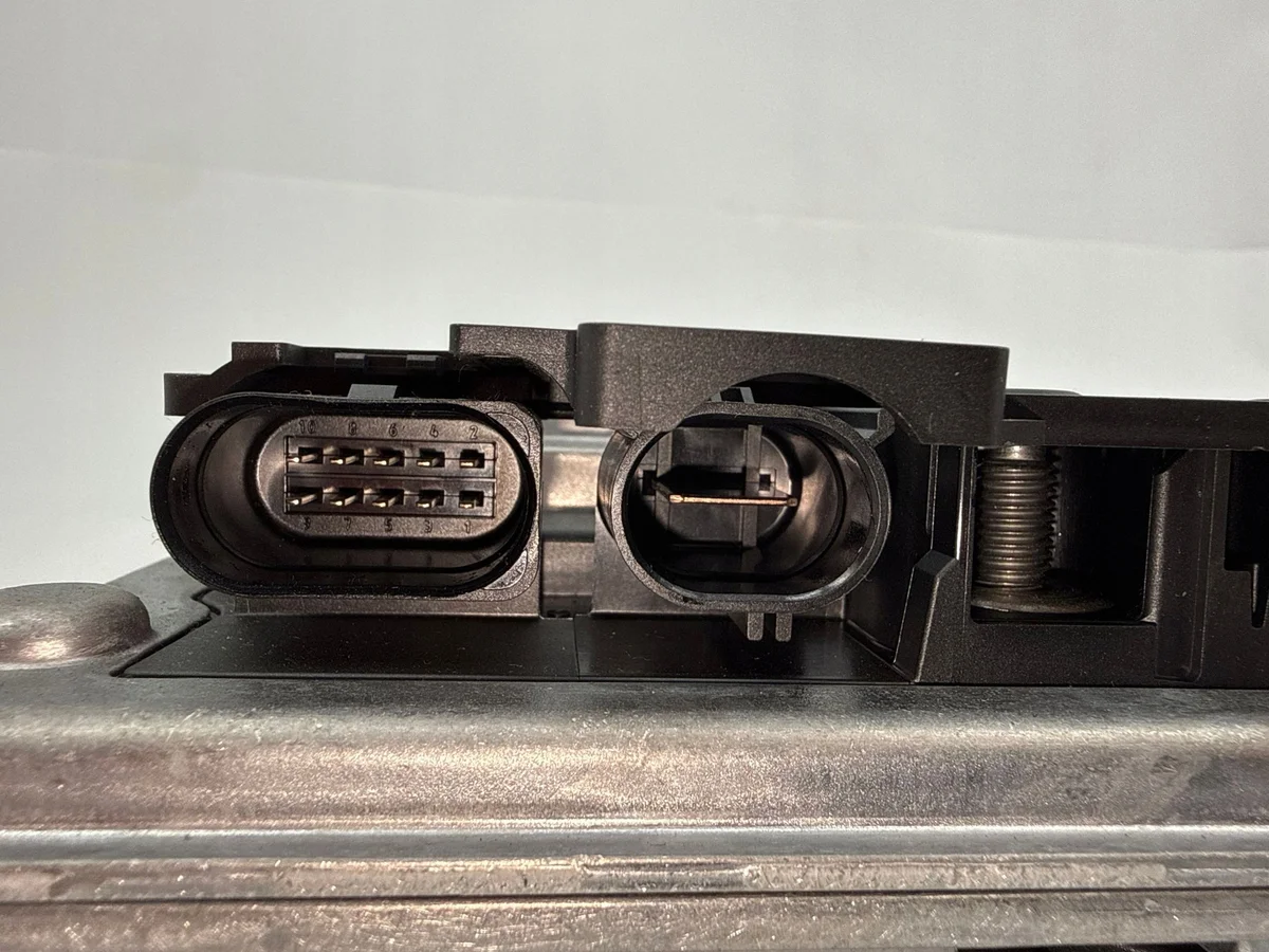 Audi A3 8Y 2023 Convertidor de Voltaje 5WA959663A image 3