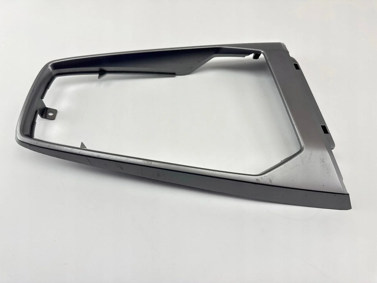 Audi A3 8Y 2021 Keskikonsolin lista image 3