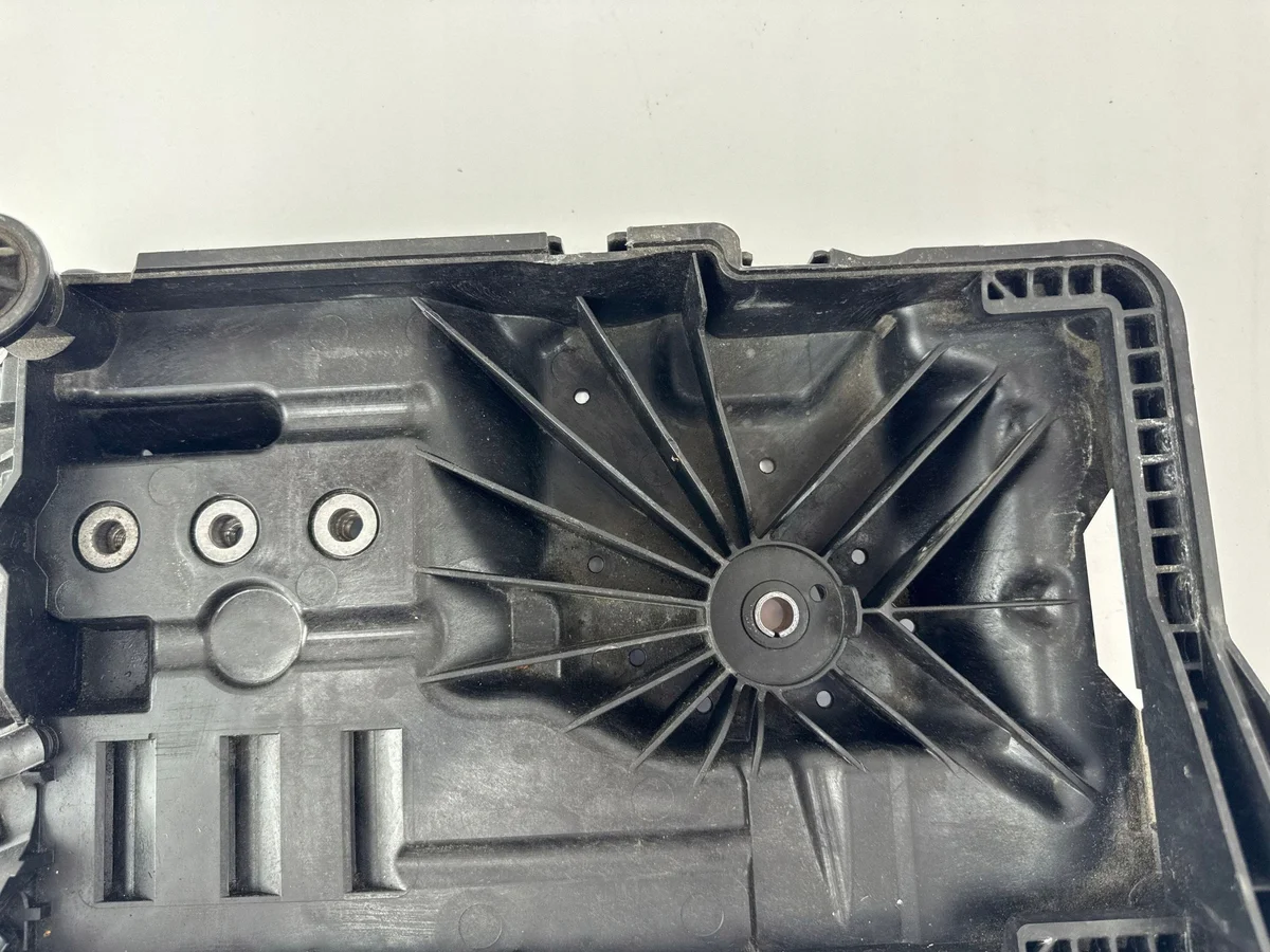 Audi A3 8Y Batterihållare 5WA915331 image 4