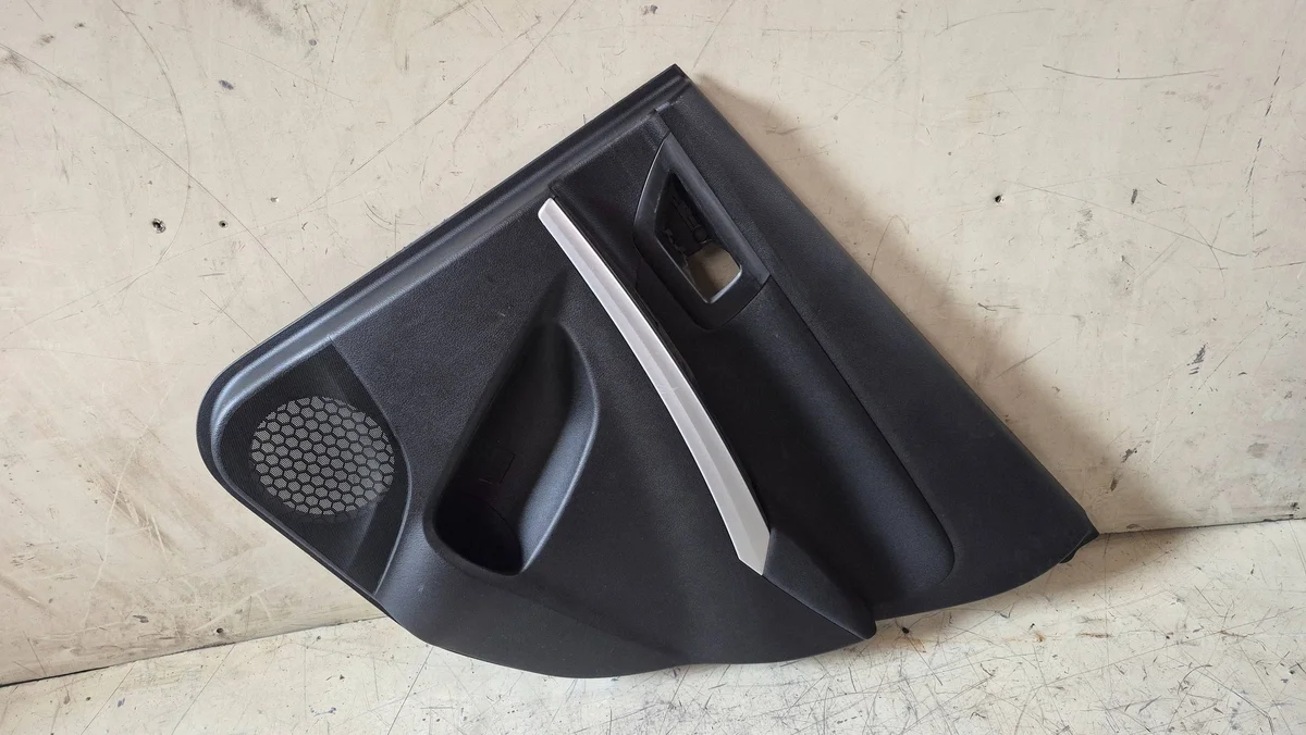 Panel puerta trasera derecha Suzuki SX4 S-Cross