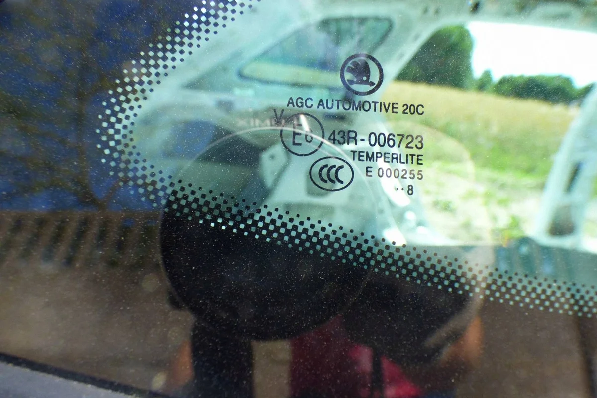 Skoda Superb III Kombi vänster bakskärm