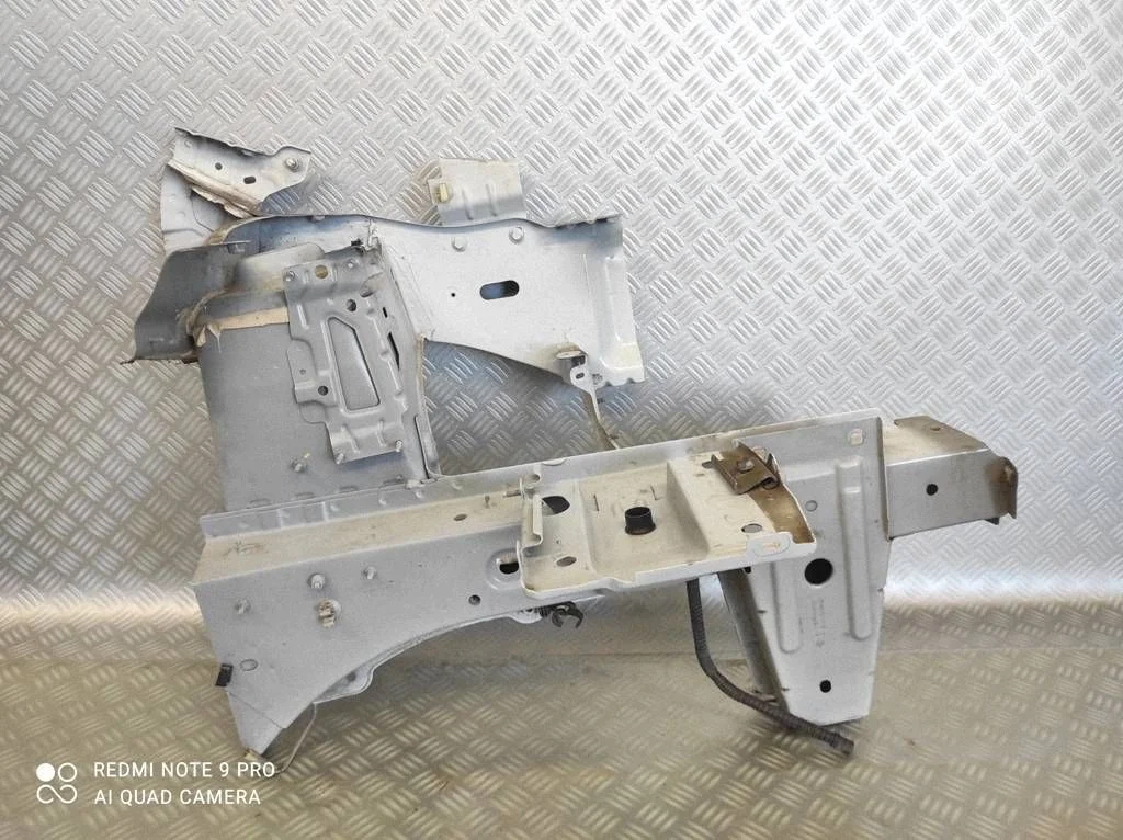 Främre vänster frontpanel Dacia Dokker image 9