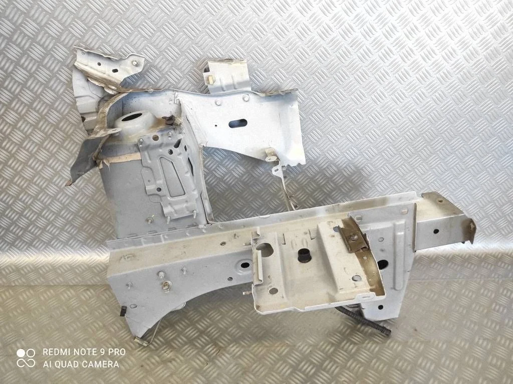 Främre vänster frontpanel Dacia Dokker image 10