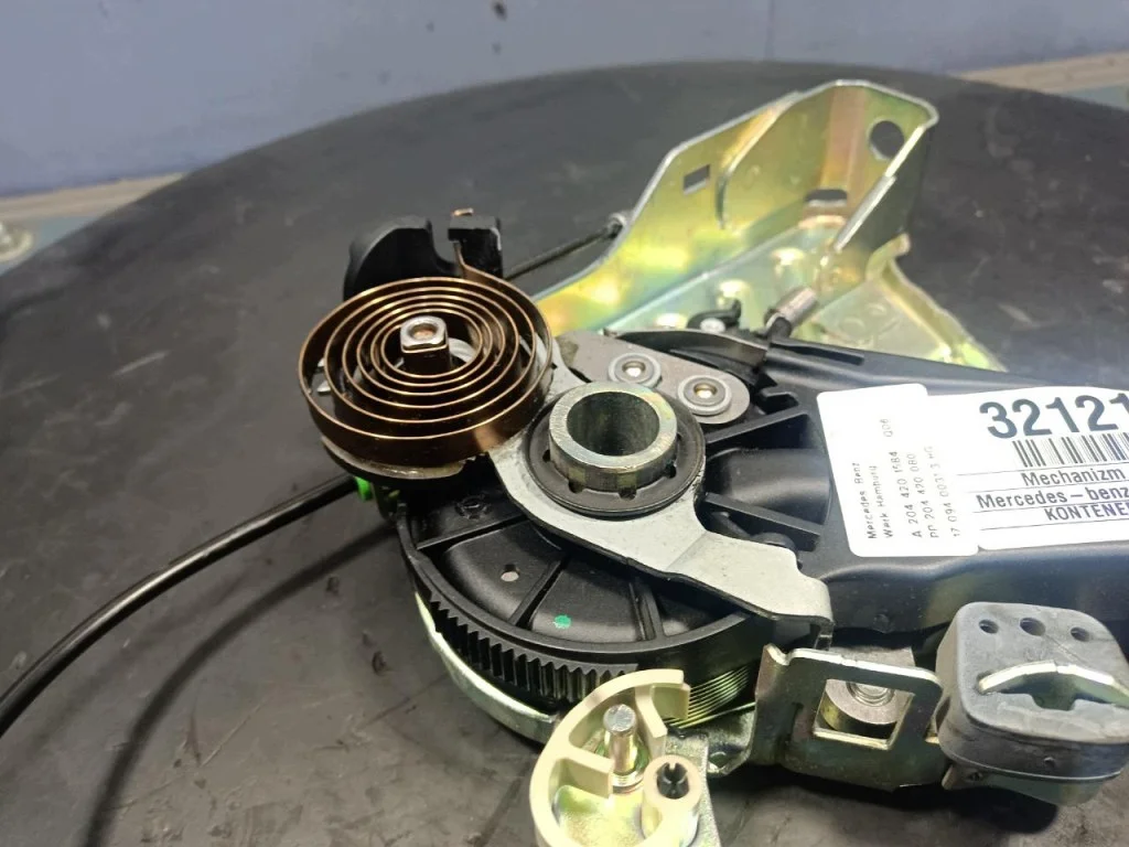 Mercedes W204 Handbremse Pedal A2044201584 image 3