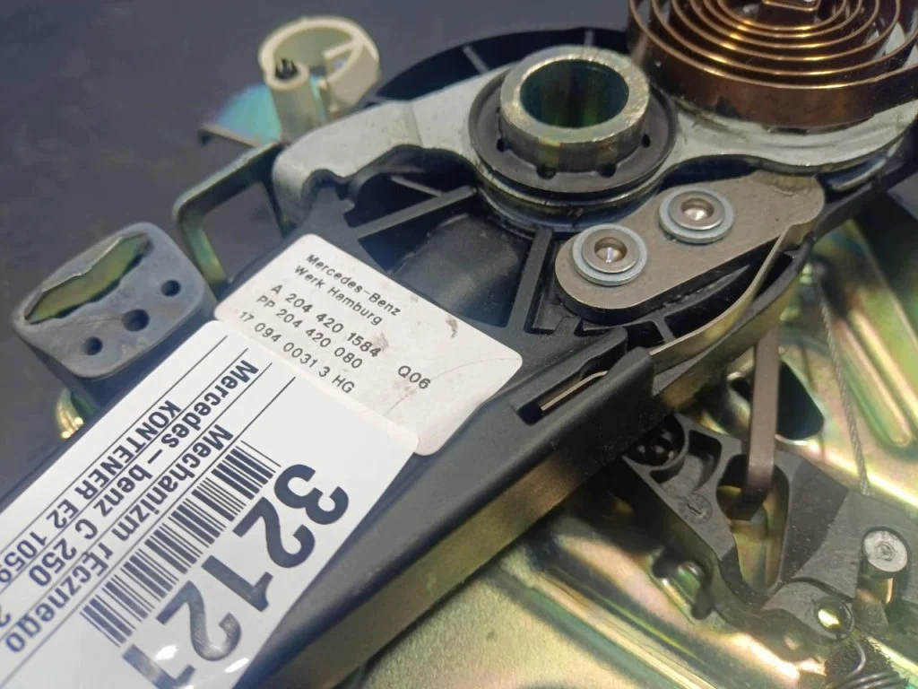 Mercedes W204 Handbremse Pedal A2044201584 image 5