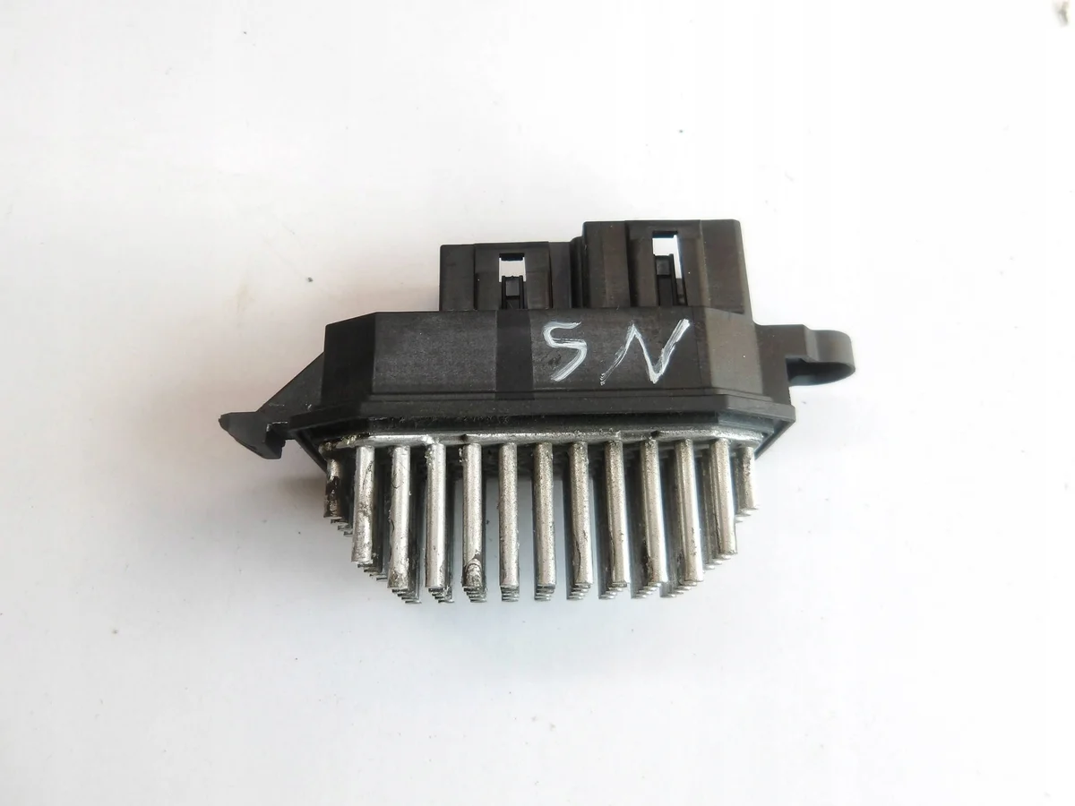 Nissan 2776100A26 Blower Motor Resistor Module