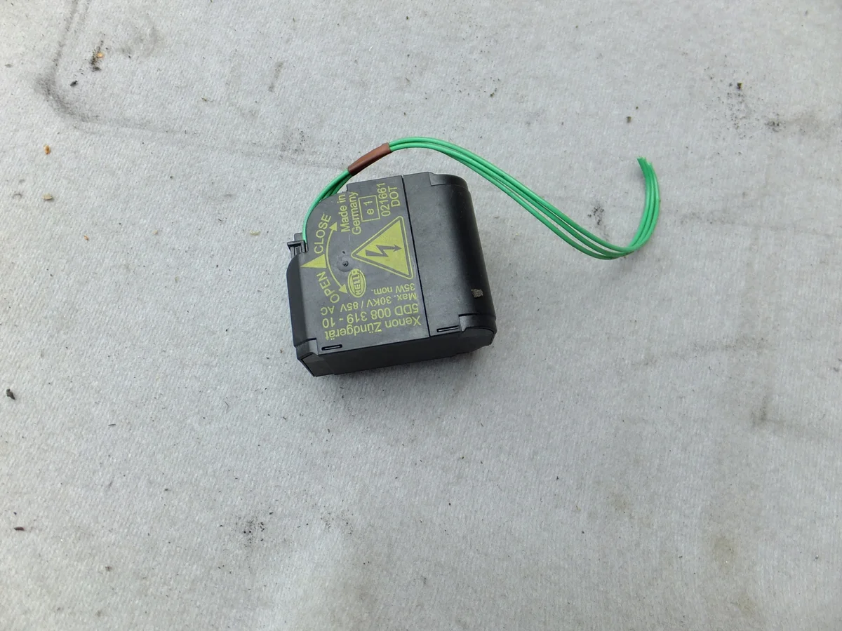 Starter Xenon Mercedes W211 5DD008319-10 Usato