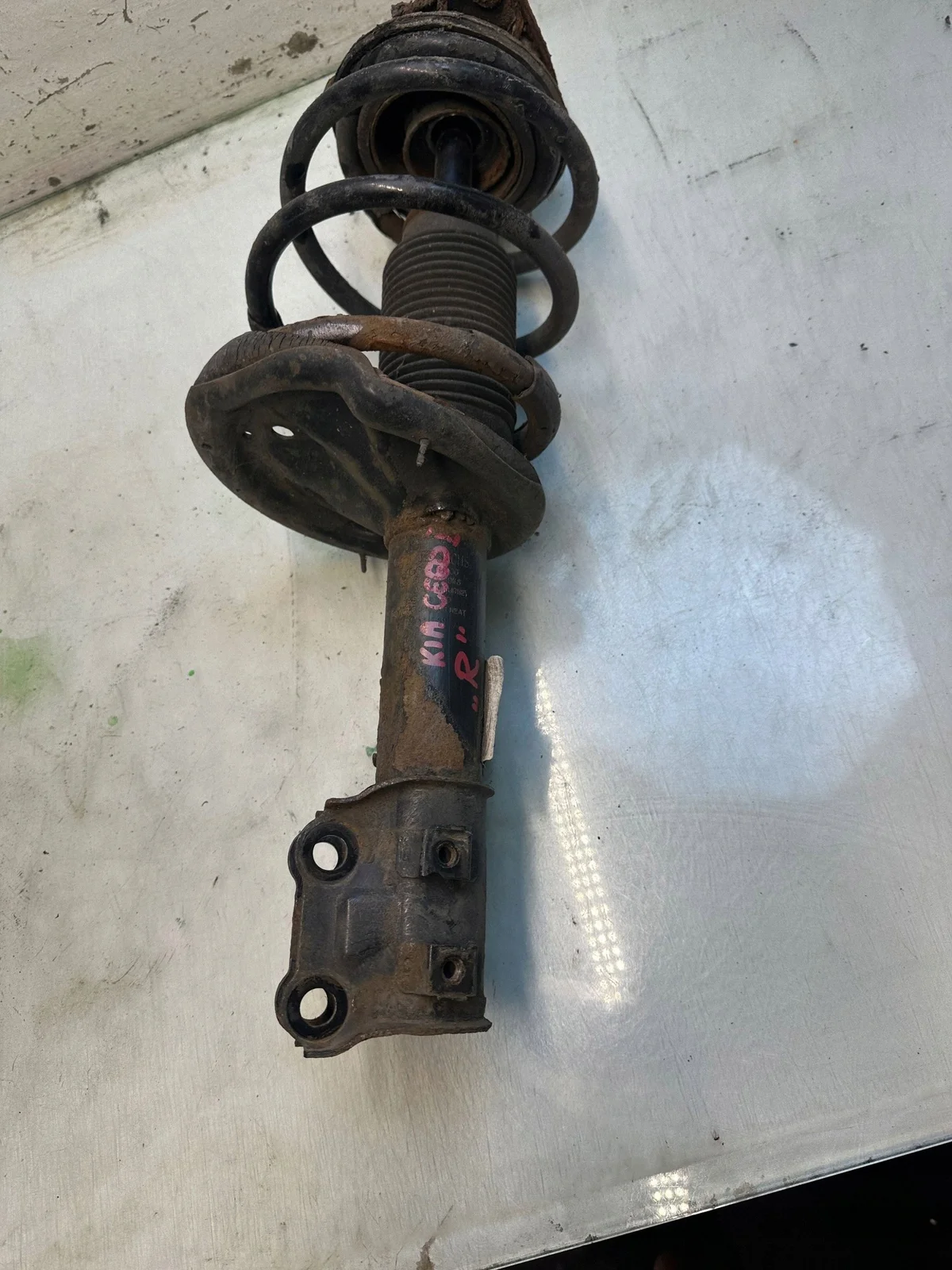 Amortisseur avant droit KIA Ceed I 1.6 crdi