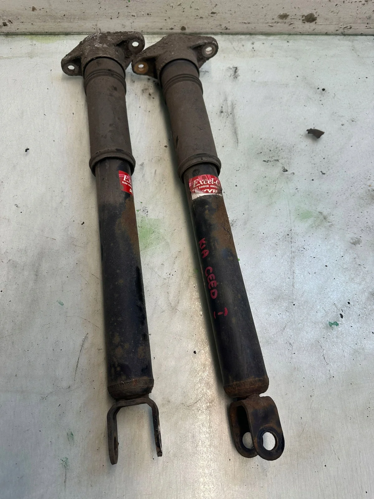 Takaiskunvaimentimet KIA Ceed, käytetty, OEM 321