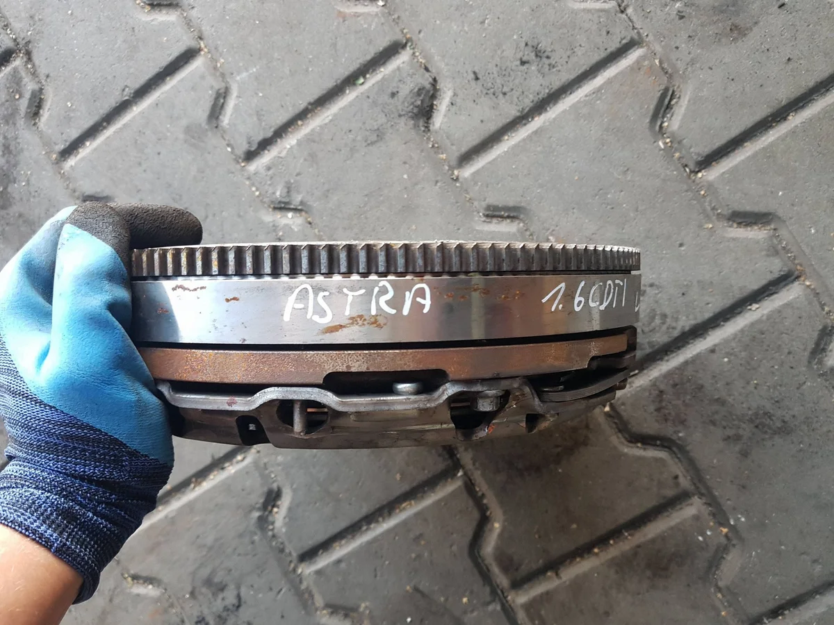 Opel Astra V K 1.6 CDTI Kaksoismassapyörä image 4