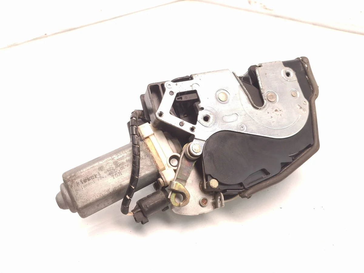 BMW 7 E65 E66 2005 Fecho Porta Traseira 4313368 image 3