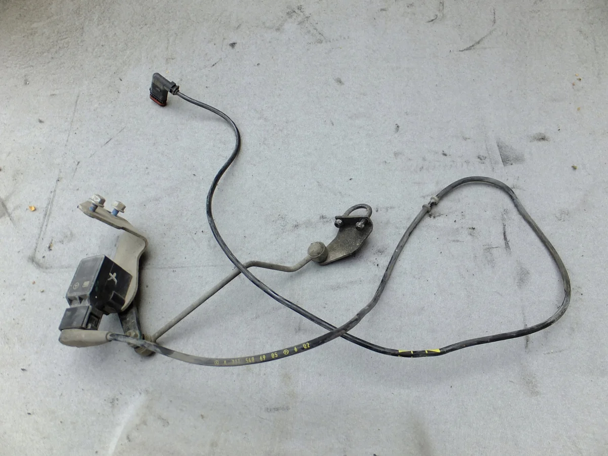 Sensor Nivelamento Farol Mercedes W211 A0105427717