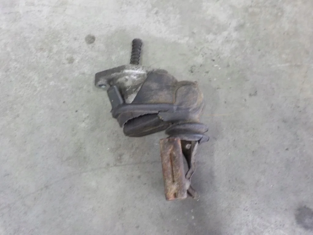 VW T4 Rear Right Window Used OEM 68657 image 3