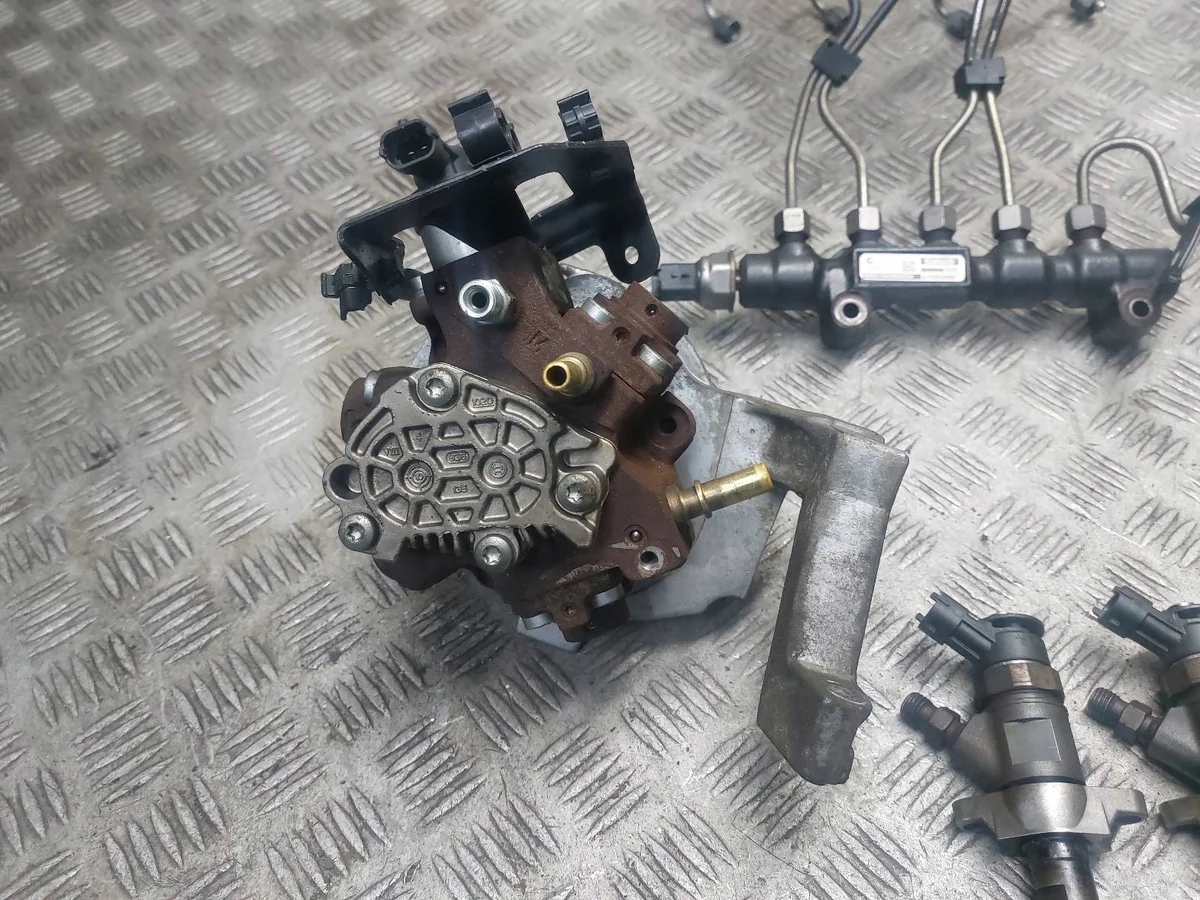 Bränslepump + spridare Peugeot 5008 1.6 HDI image 3