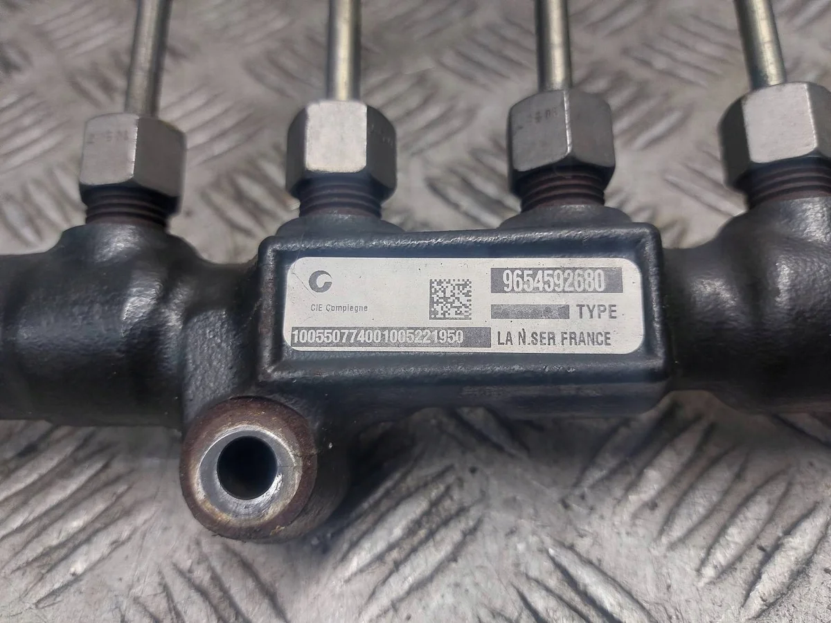 Bränslepump + spridare Peugeot 5008 1.6 HDI image 7