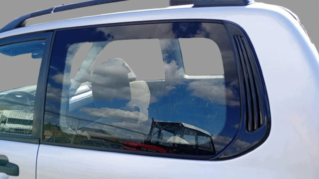 Suzuki Grand Vitara I vasen takaosa