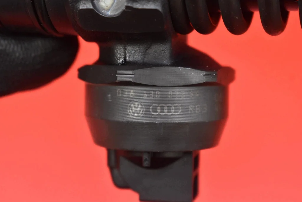 Einspritzdüse 038130073BQ VW Passat B6 2.0 TDI image 9