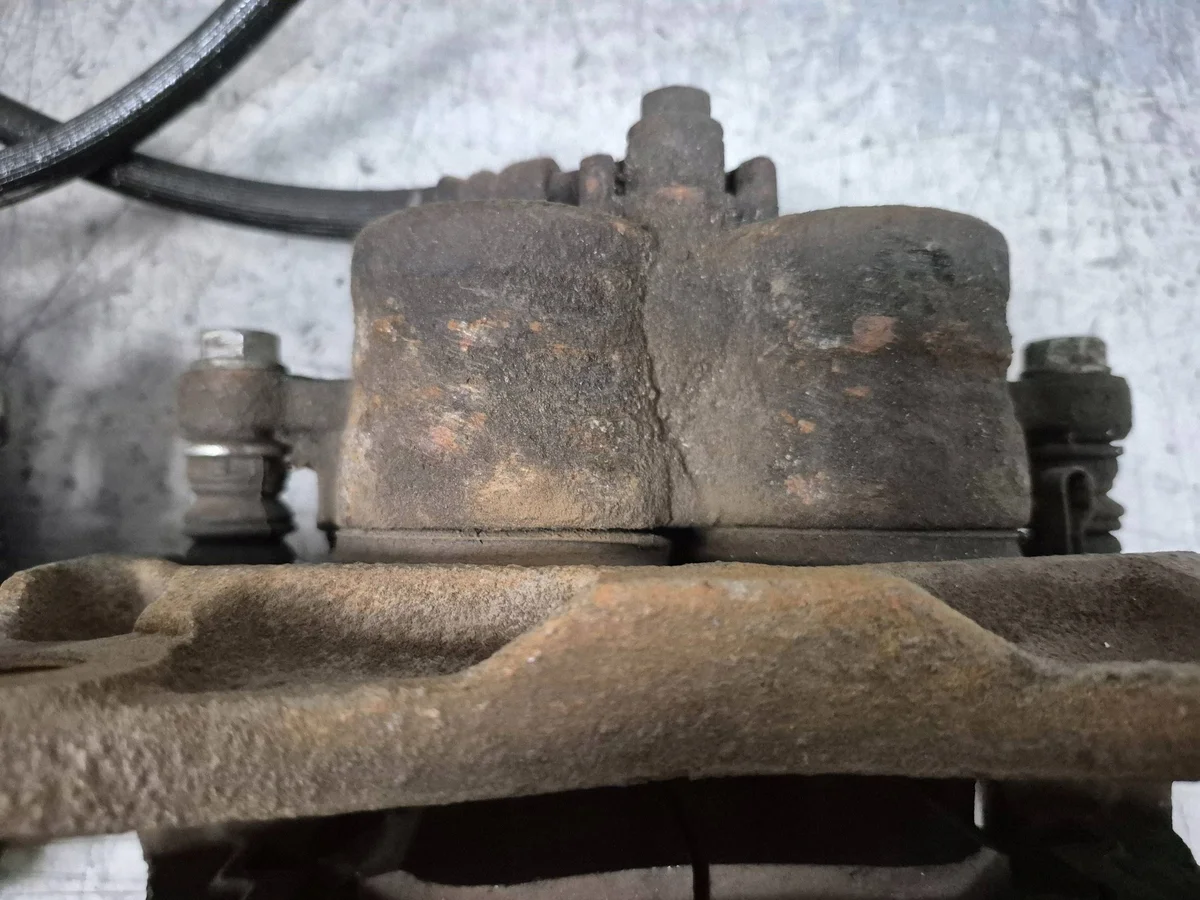 Étriers avant Subaru Forester SH 2.0D usagés image 6