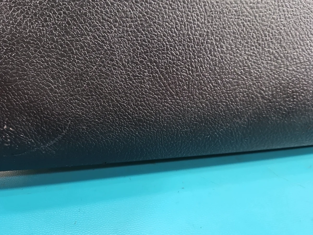 Guantera Toyota Auris II Usado OEM 55550-02290