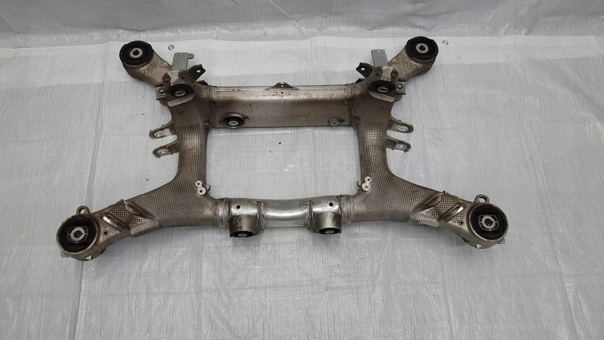 BMW 520D G30 Berço Traseiro Usado OEM AUE5752