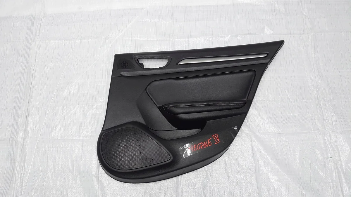 Renault Megane IV Türverkleidung hinten rechts