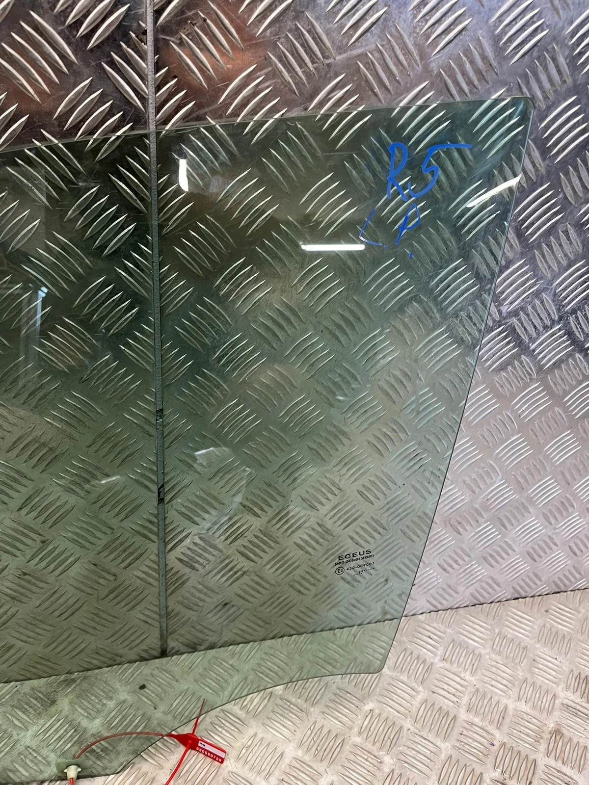 Vitres de porte avant gauche Renault 5 E-TECH image 3