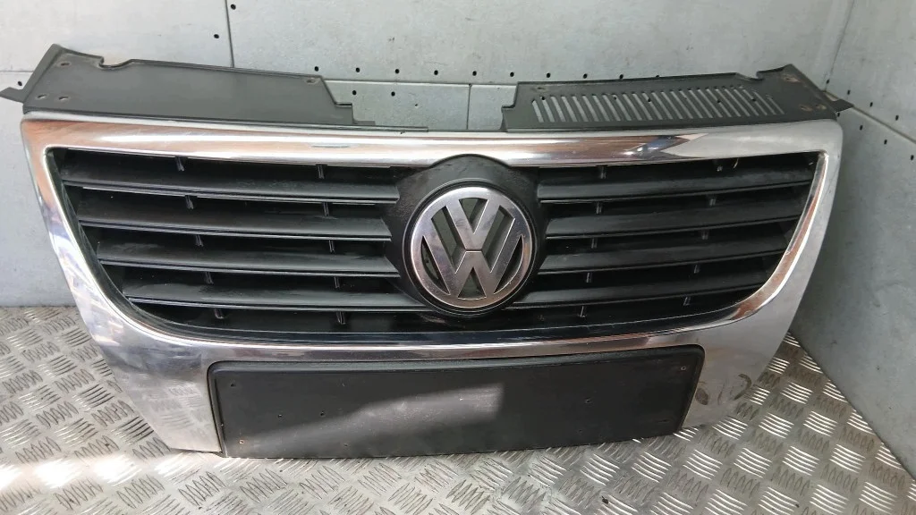 Grill till VW Passat B6 1.9TDI 05-10
