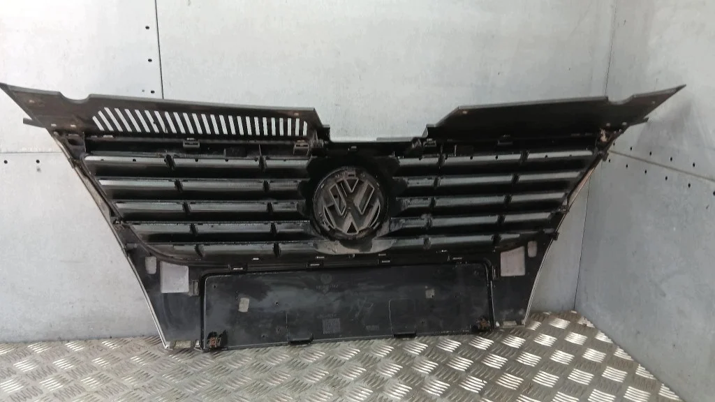 Rejilla VW Passat B6 1.9TDI 05-10 Usada image 9