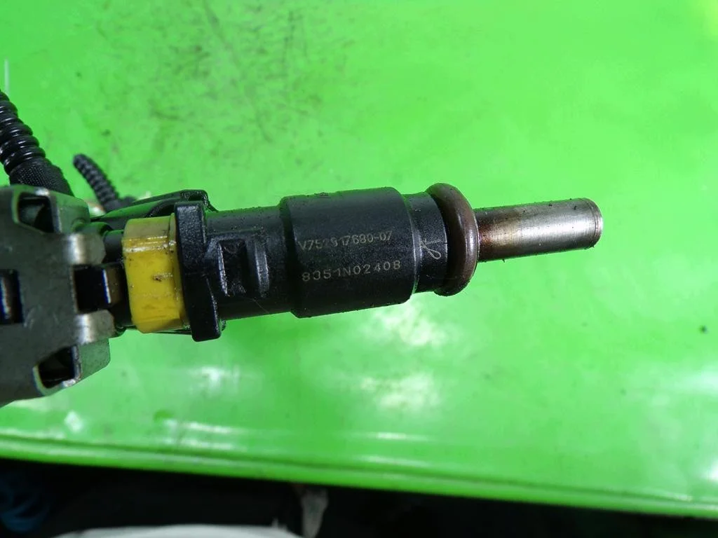 Riel de inyectores Citroen C3 Picasso 1.4 F-407222- image 3