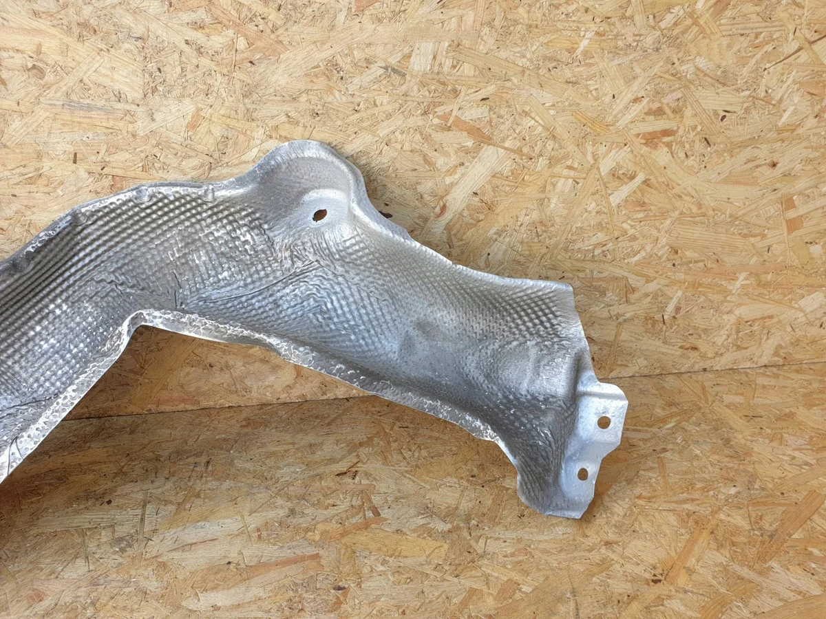 Renault Clio IV Cache Thermique 747619863R image 3