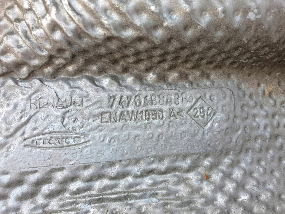 Renault Clio IV Cache Thermique 747619863R image 5