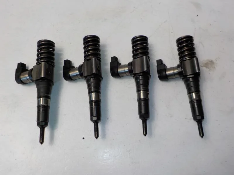 Inyectores VW Golf 5 2.0 TDI 03G130073T image 4