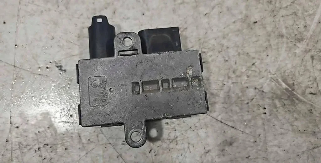 Sytytystulppa Mercedes-Benz A W169 899087000
