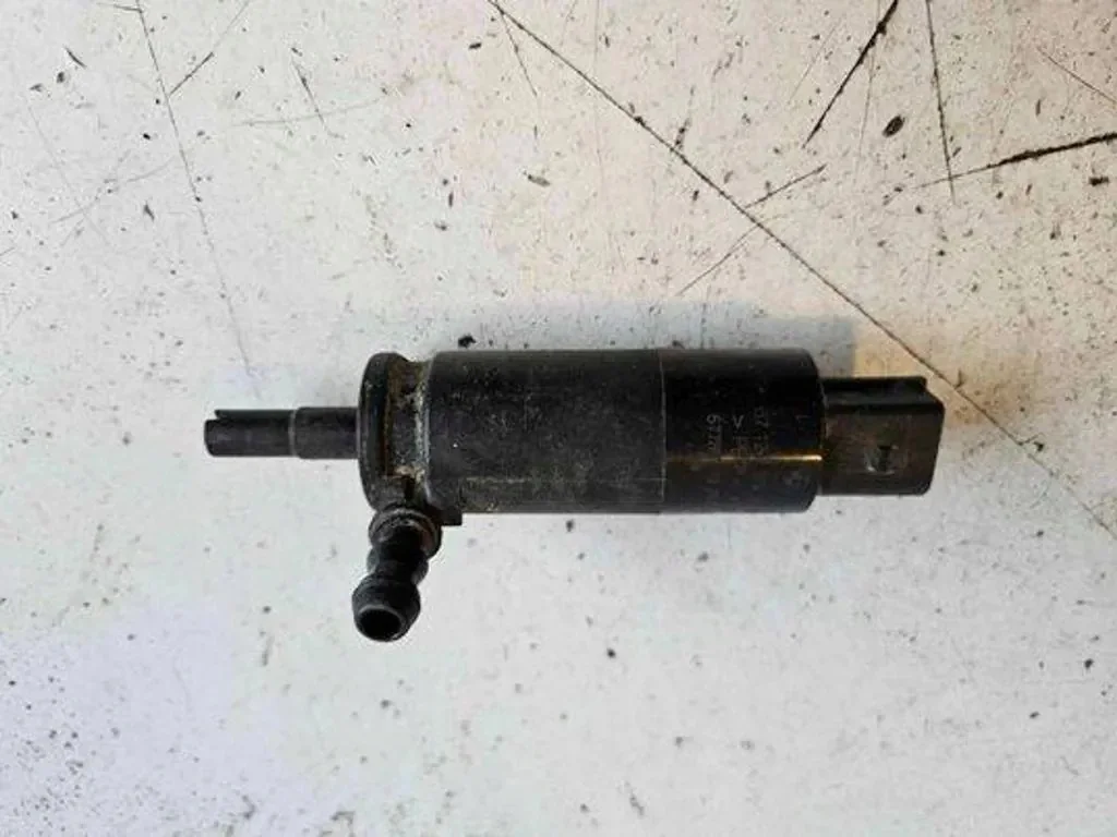 BMW 3 E90 Headlight Washer Pump Used image 3