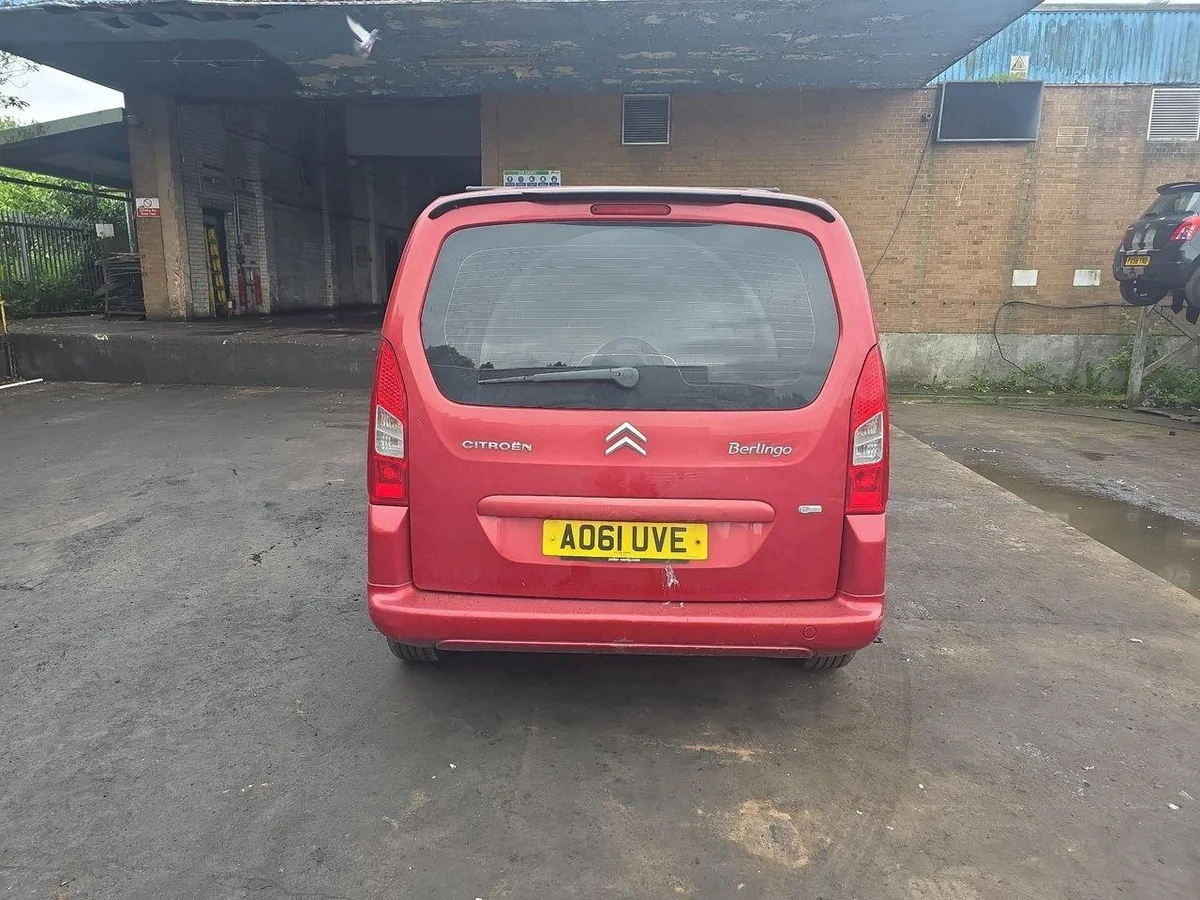Spoiler traseiro Citroen Berlingo 2 B9 image 4
