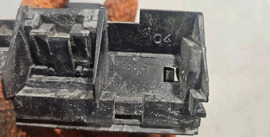 Bouton hayon Peugeot 308 SW 9638615777 image 3