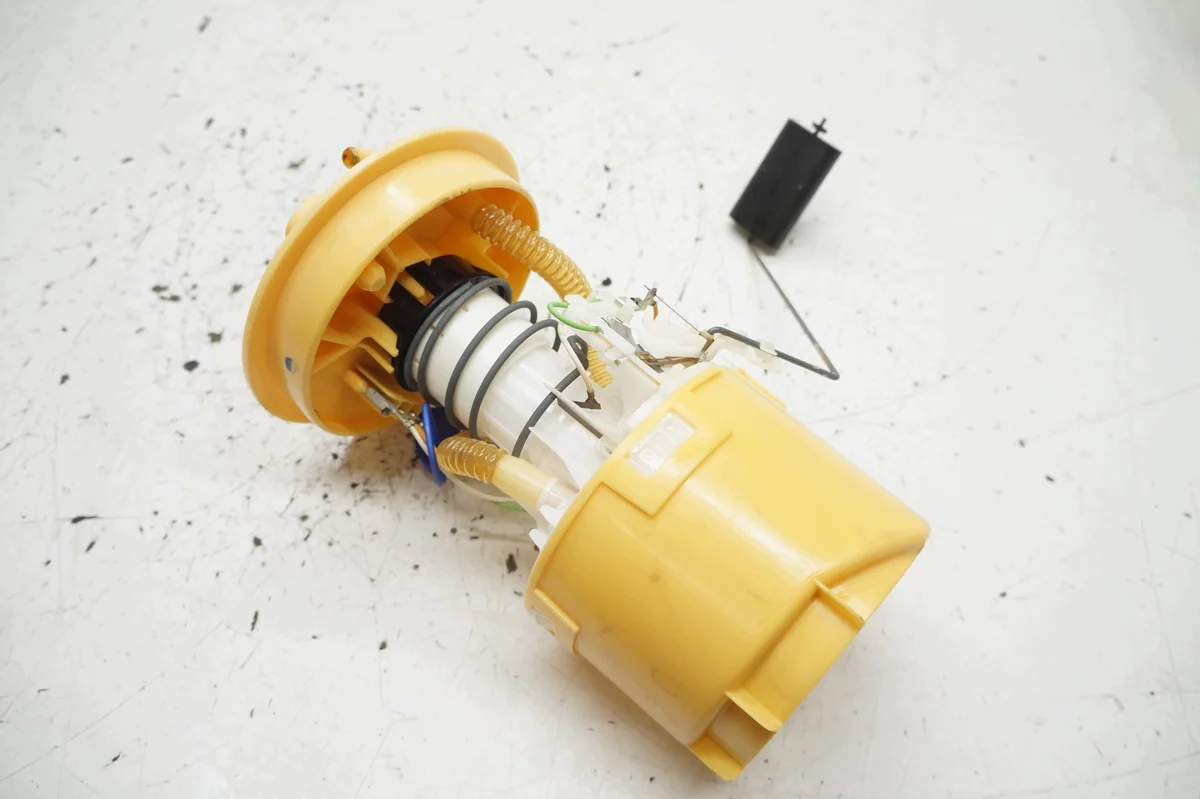 Pompa Carburante Volvo S40 V50 C30 C70 II Usata